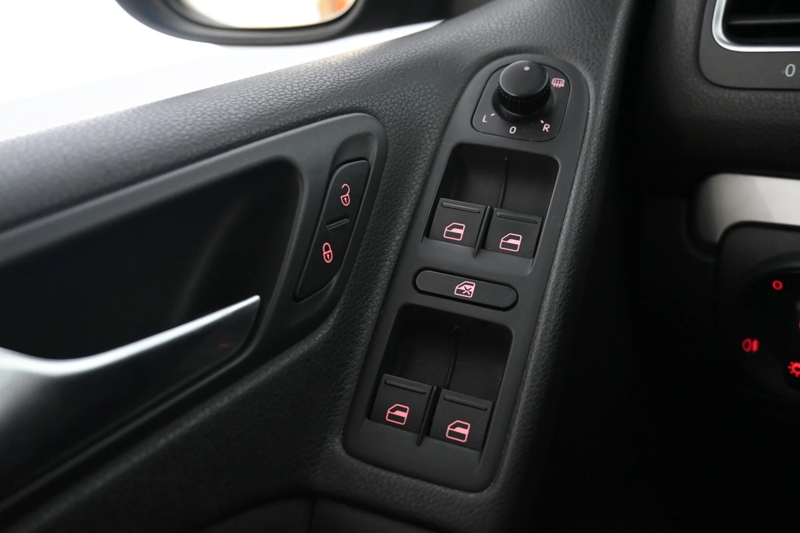 Car Image - 2PXsxXCC0pbYeSgkF7En29