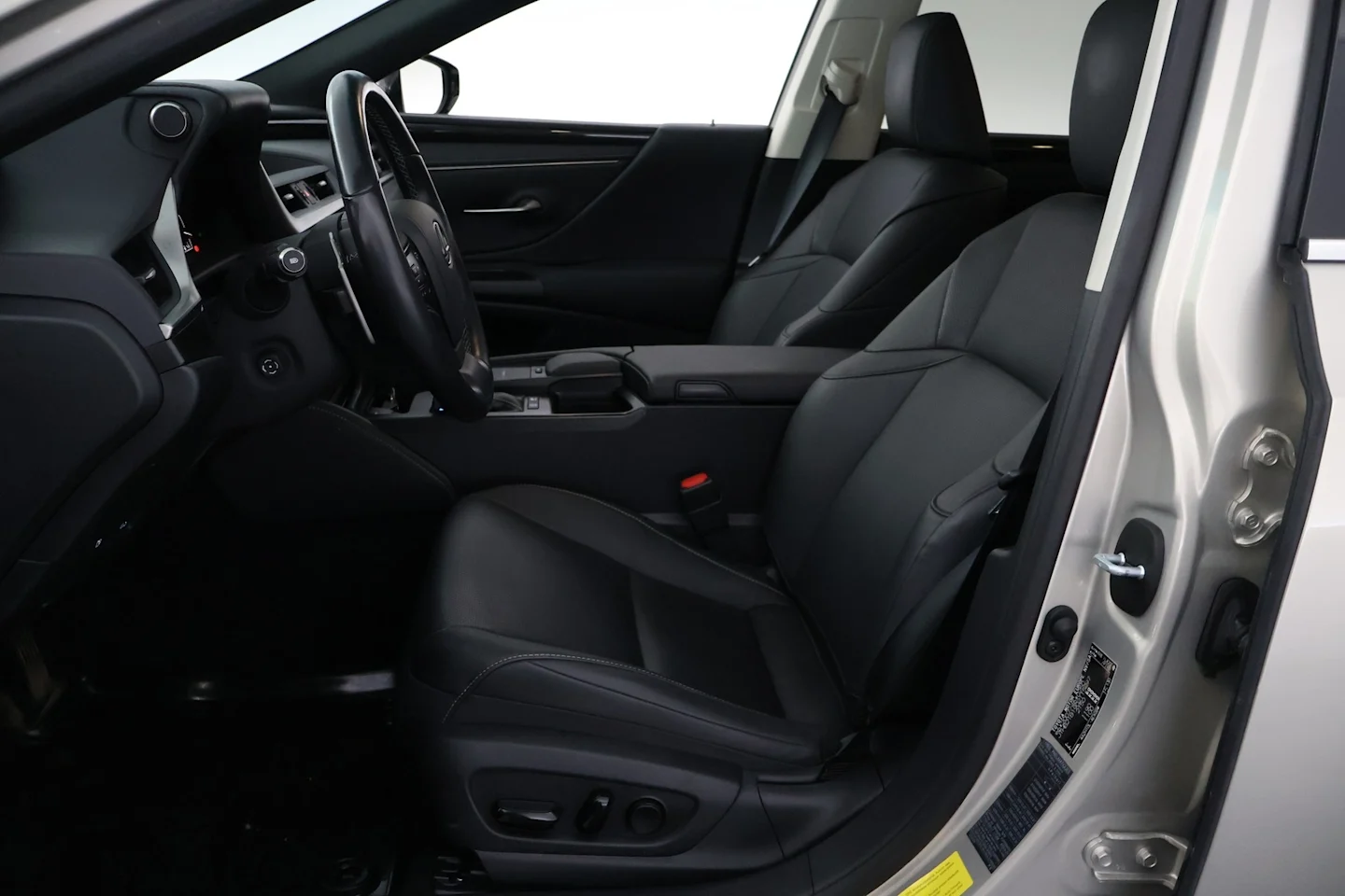 Car Image - 2sTLXuIUQt5Rx2GIwdN48F