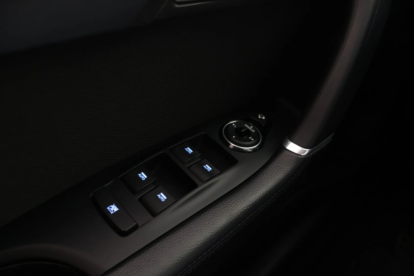 Car Image - 7dv3yMx4UUSjjtZIjoiZXR