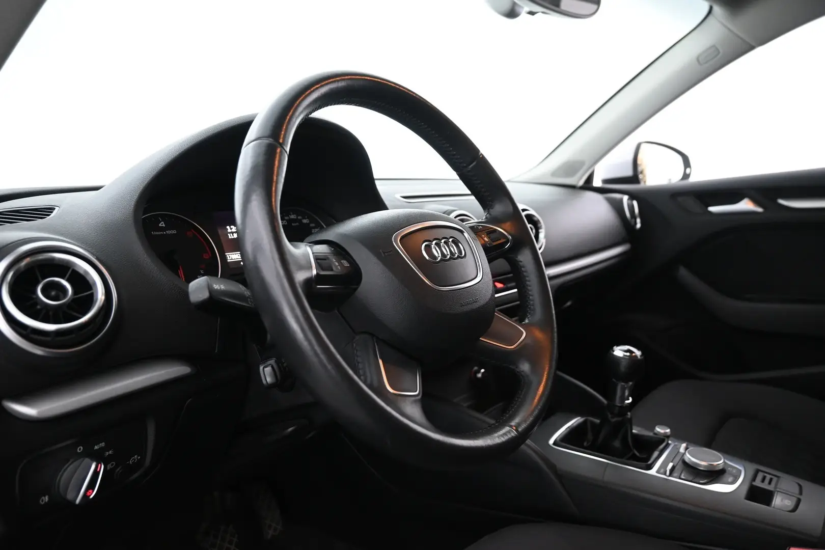 Car Image - 6pGZc9PgZEUmKgn718zlPo