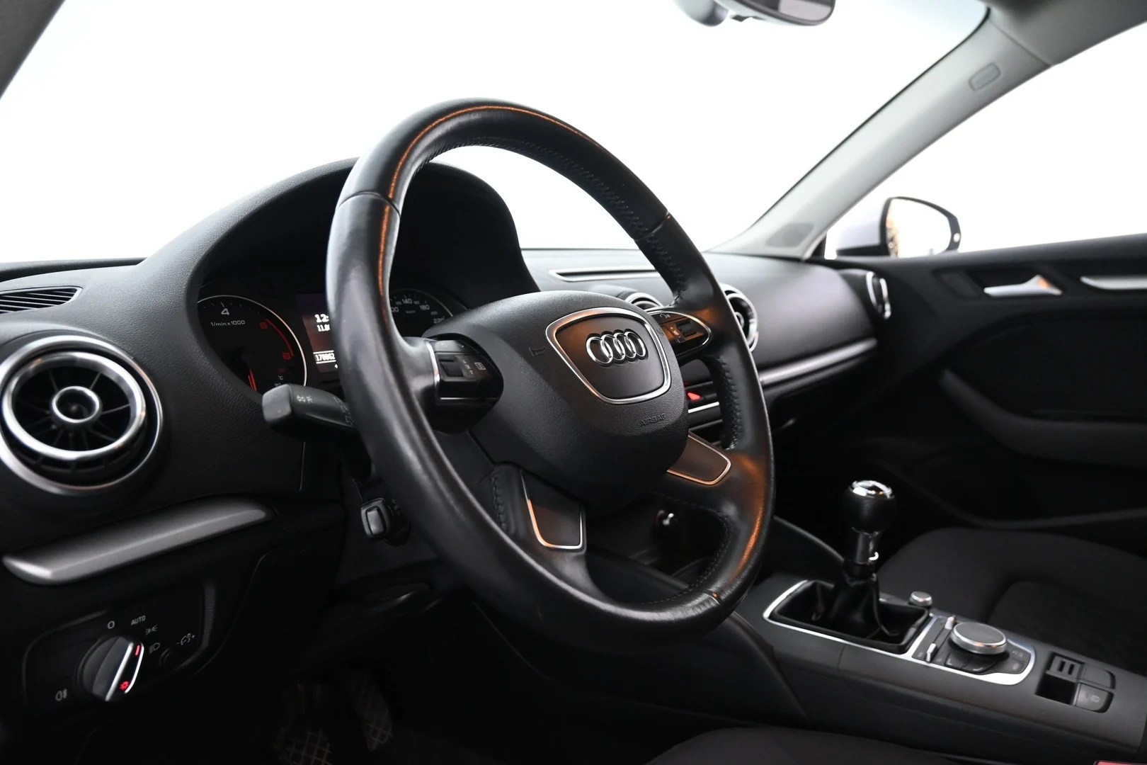 Car Image - 6pGZc9PgZEUmKgn718zlPo
