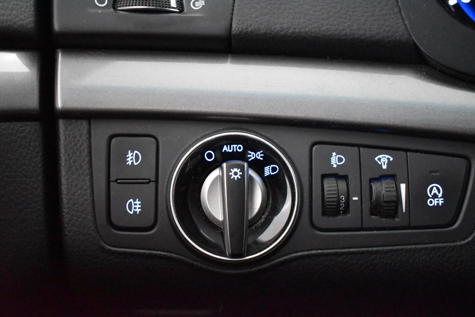 Car Image - 3Bk0uDz8ugWD73KE0cAIgG