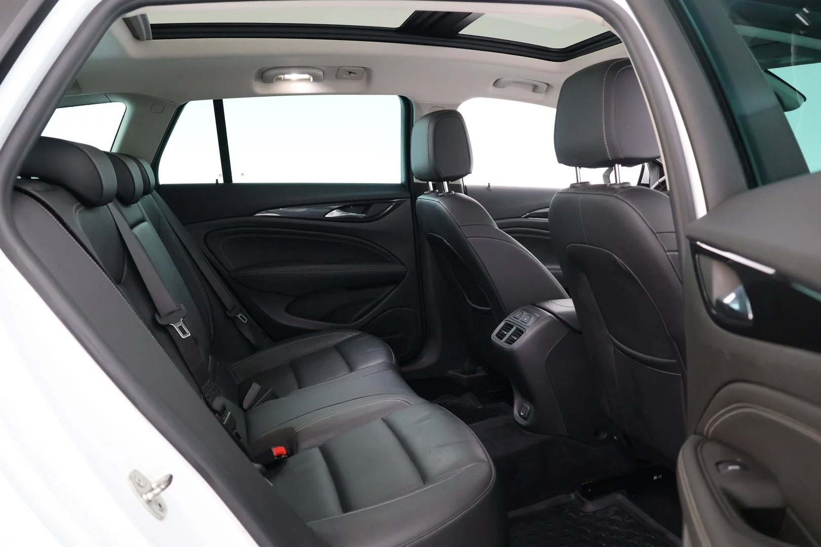 Car Image - 32XrjrrLno3xYp6ljFl9pZ