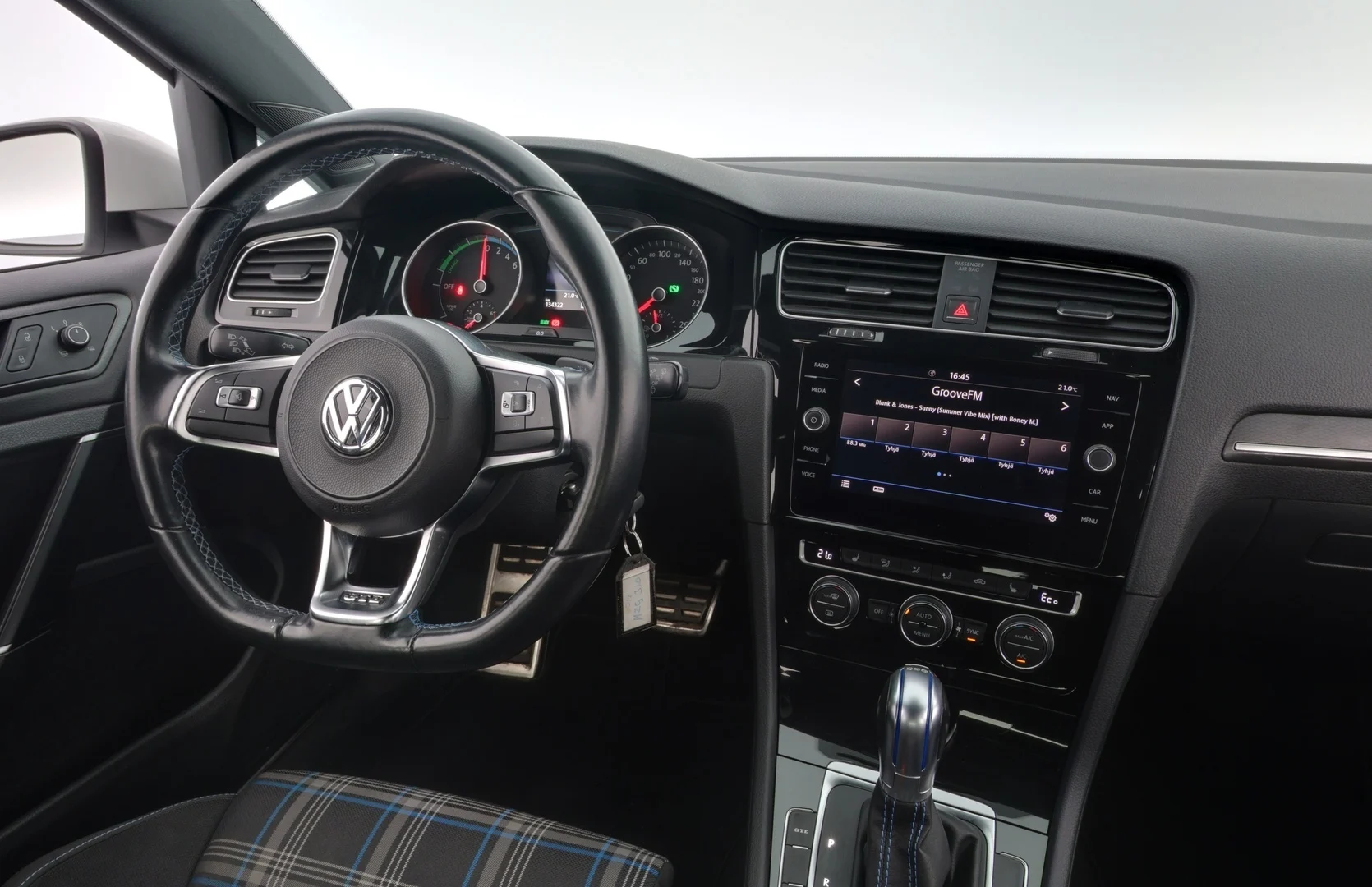 Car Image - 4e4UaYL4jshTNr1XrJJEBa