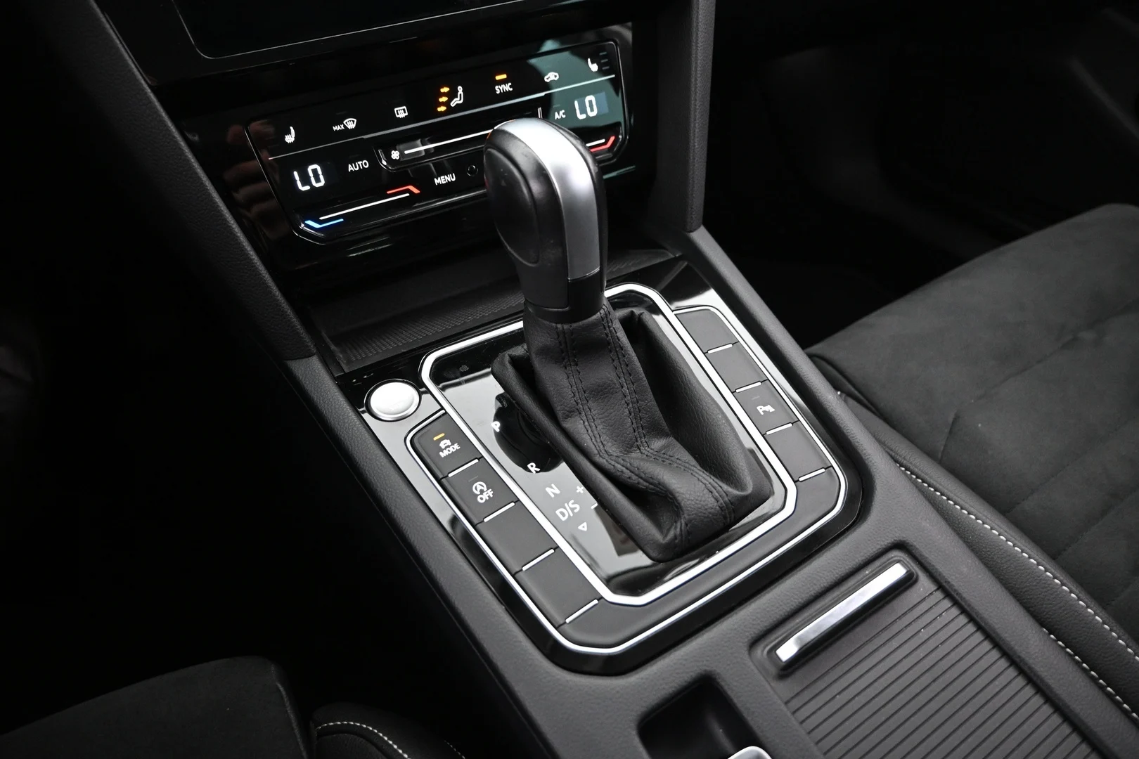 Car Image - 7zaZpTAXNdEhu8FVYvxFL0