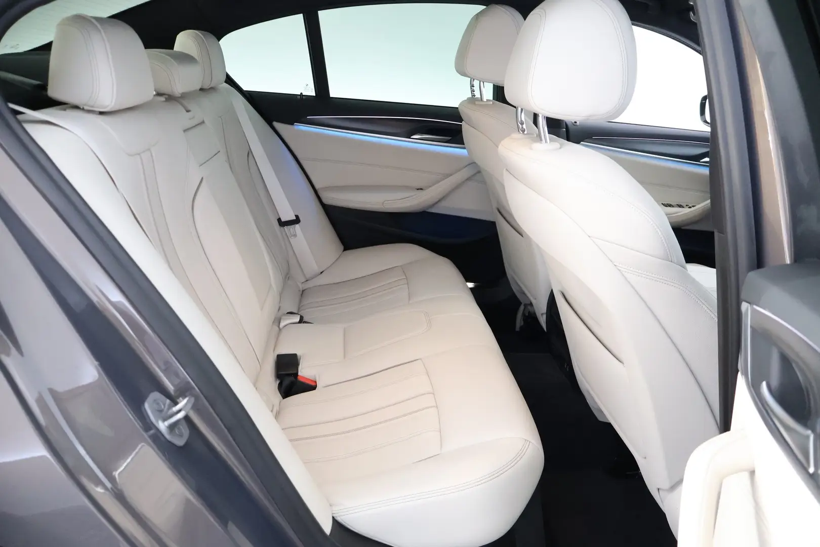 Car Image - Djc6MNlO7fIsLBGbGnamb