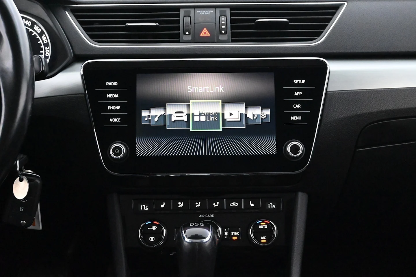 Car Image - 3pMDtqbL1vTjAJqYE414xb