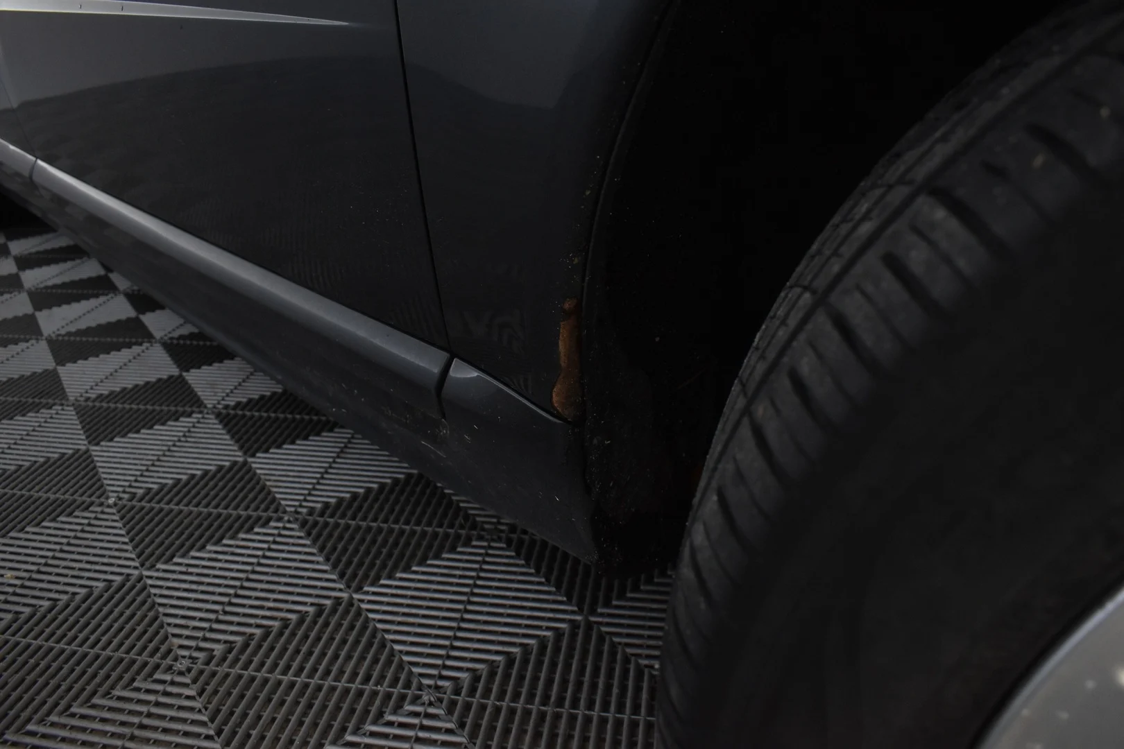 Car Image - 6udBoEwNJnzzocKEvbzfXN