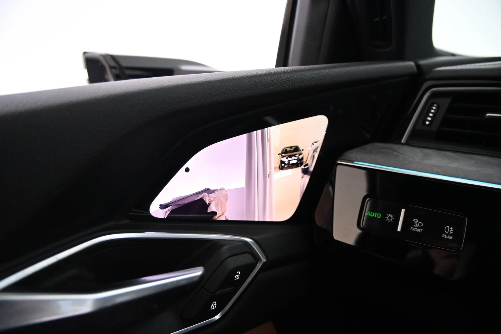 Car Image - 79pnkgPbSCuFjb7g3yoYBN