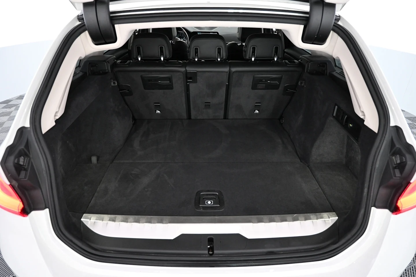 Car Image - Hjj1b91du9mJJWRv5XFeo
