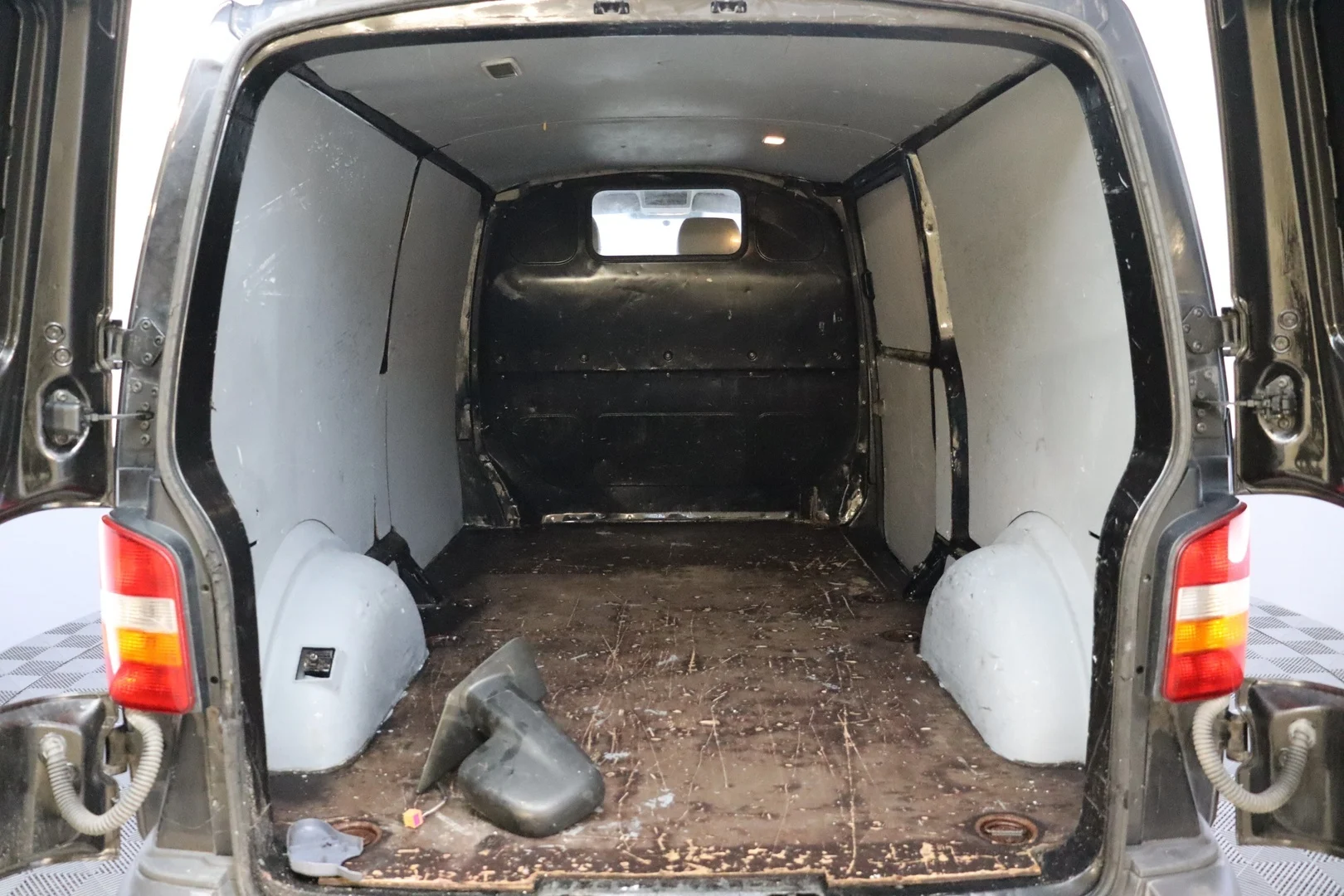 Car Image - 1FyS825JiXBvQPvA8qQqZD