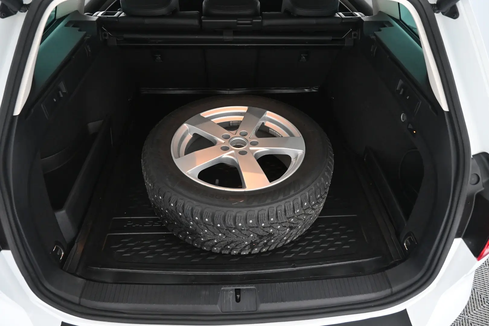 Car Image - 2WJoeuOWrHxXrP6cZvWf55