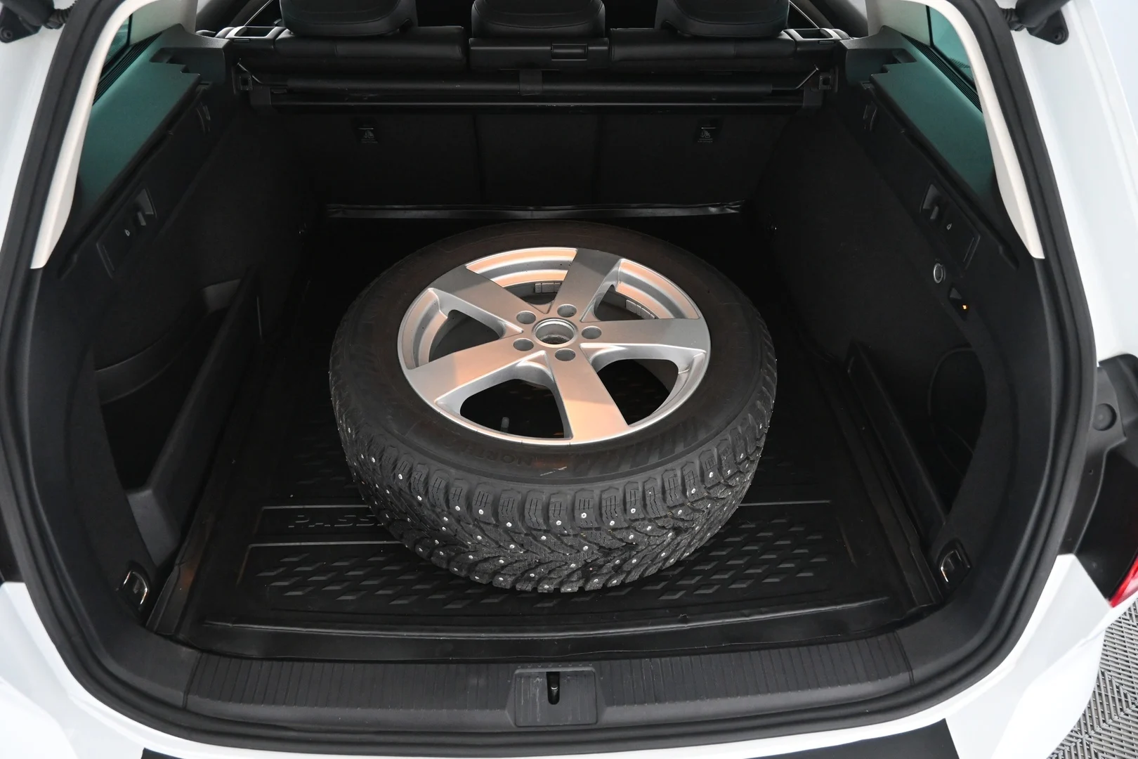 Car Image - 2WJoeuOWrHxXrP6cZvWf55