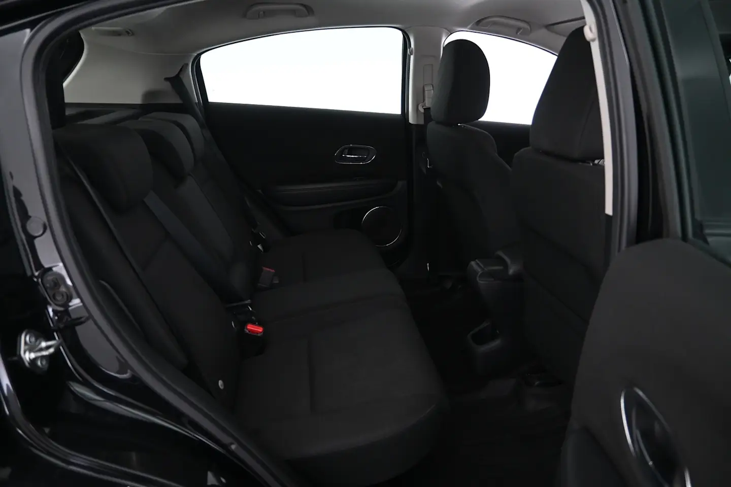 Car Image - 48MO64raa1atqnI1A7fU4F