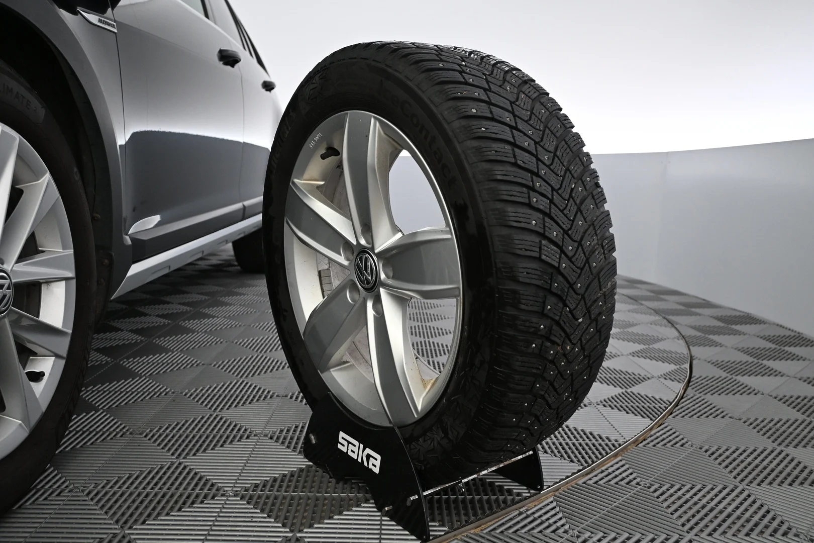 Car Image - 4nRslYYgPhqH17rZp0fMia