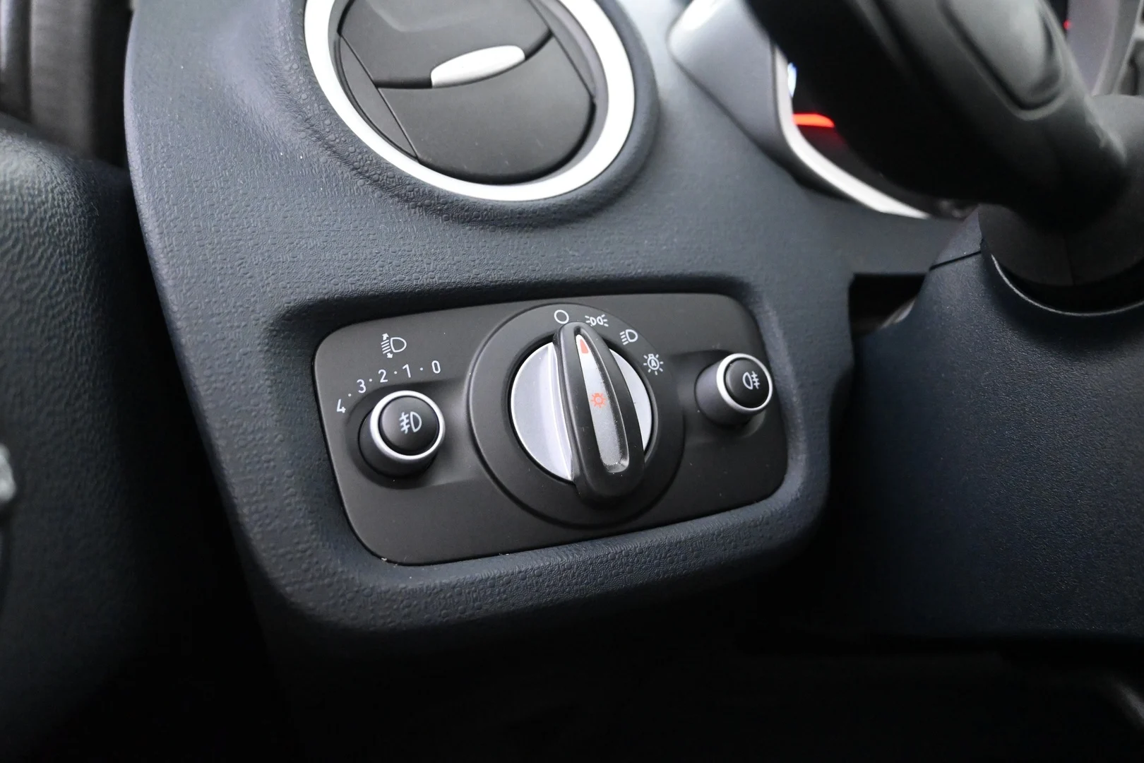 Car Image - 4gwBwSo1sfBnawLjAelLCc