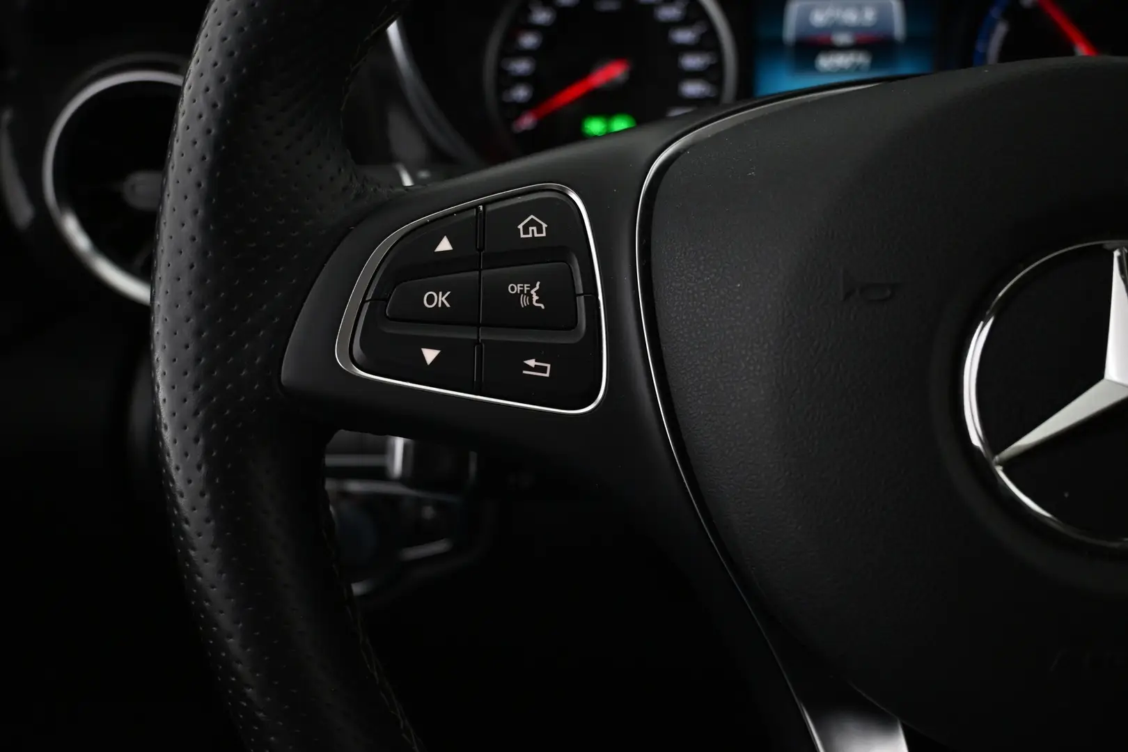Car Image - 2wG2QD1PQkFrjMiN9UdJkV