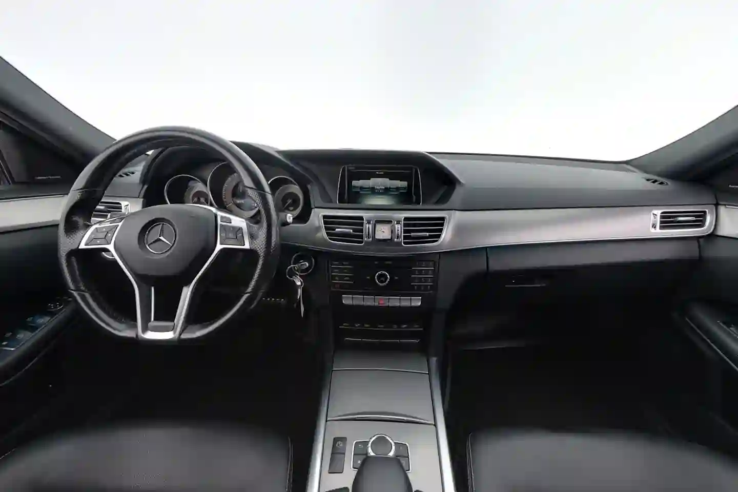 Car Image - 7bXLO9KgWYzr4WUhhiKOf9