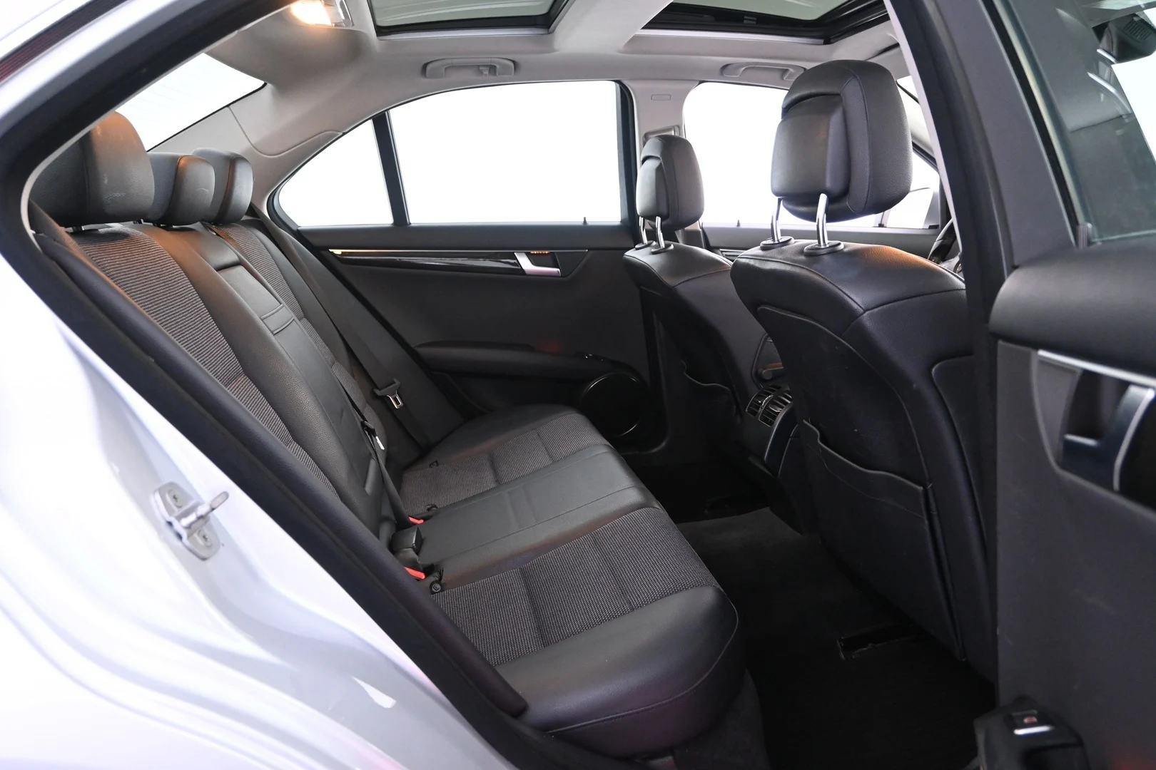 Car Image - 5Bjolkw99wUUYbekY0syEm