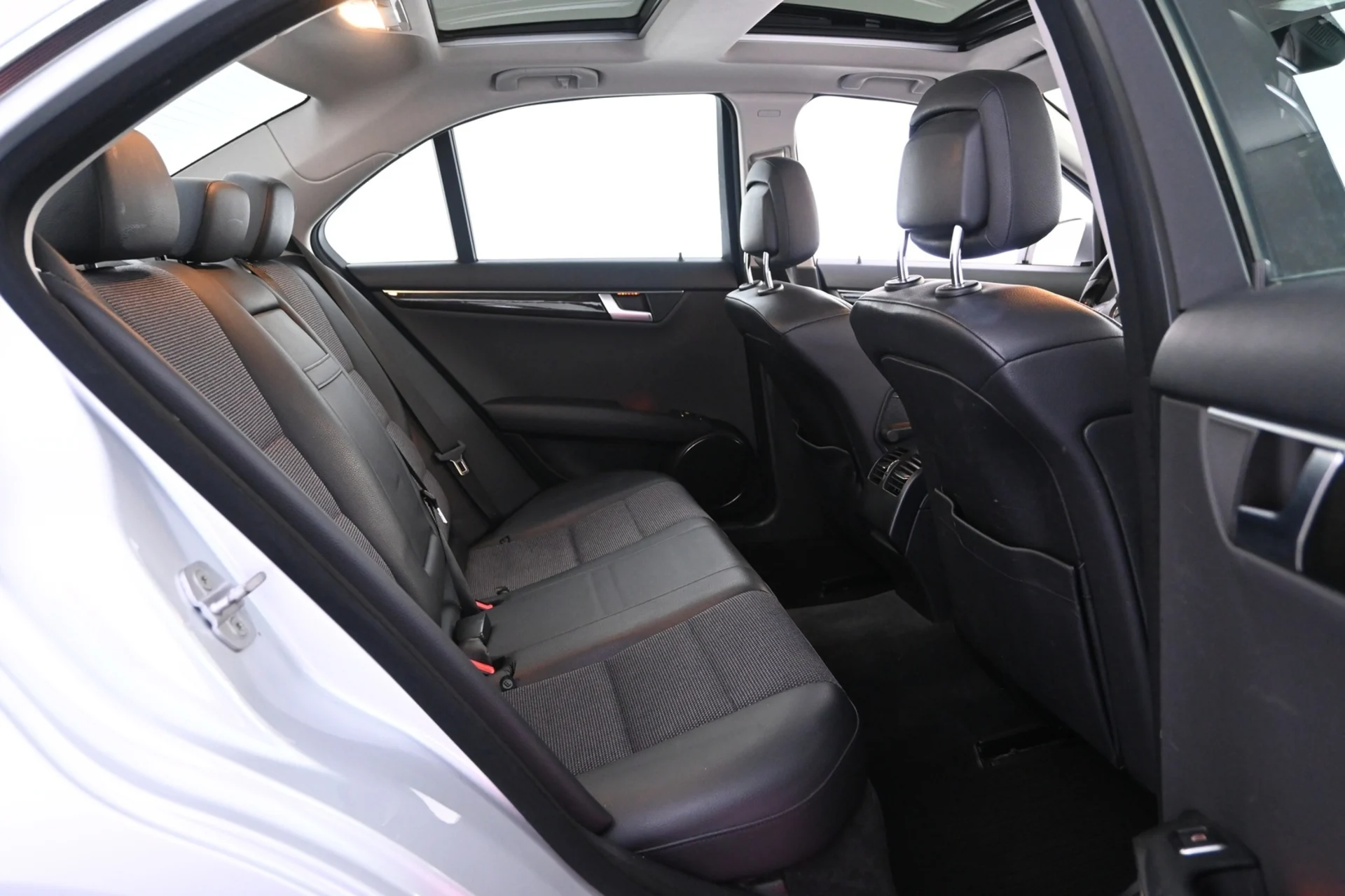 Car Image - 5Bjolkw99wUUYbekY0syEm