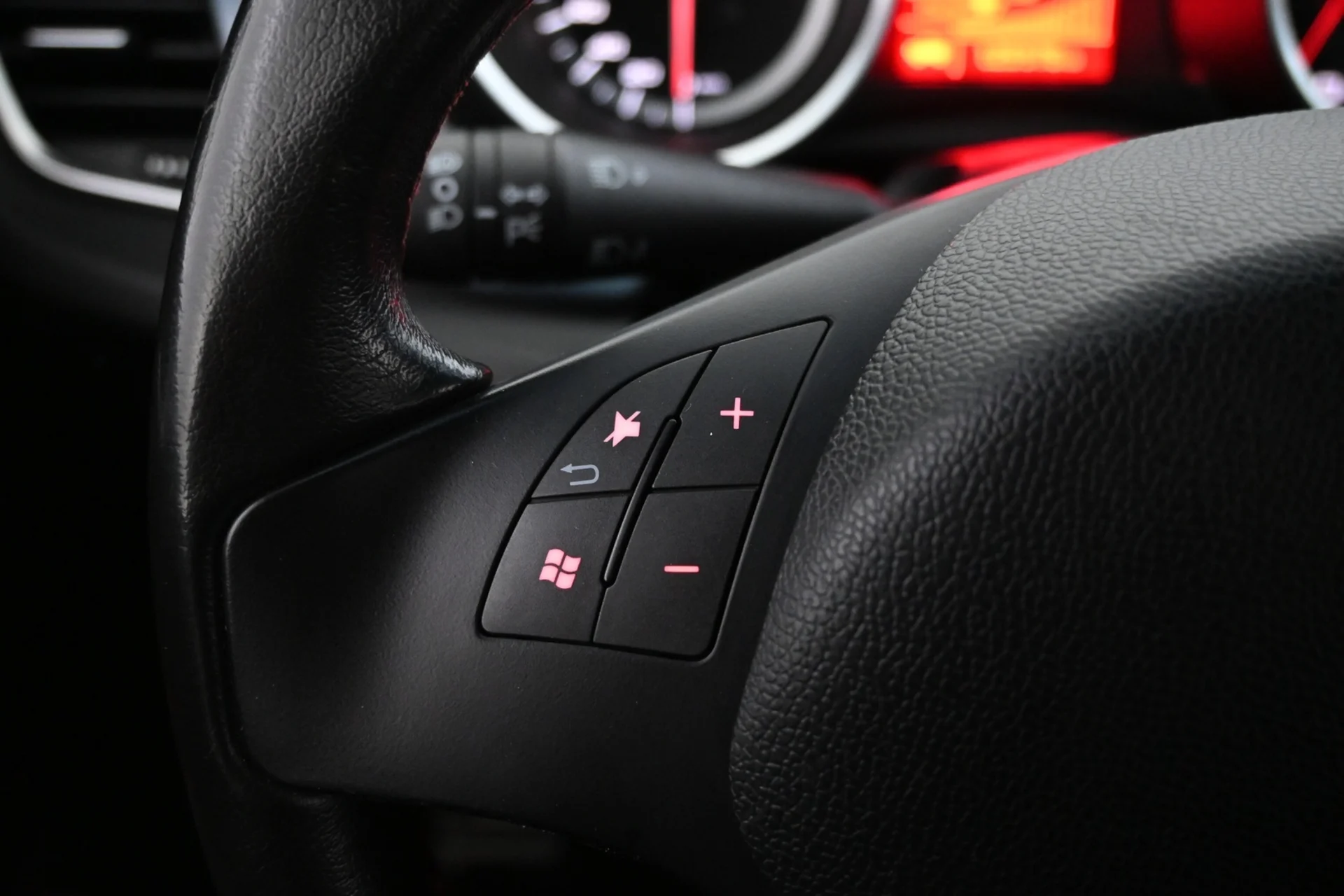 Car Image - tG6IkYX9dTw1M82Vvjk5x