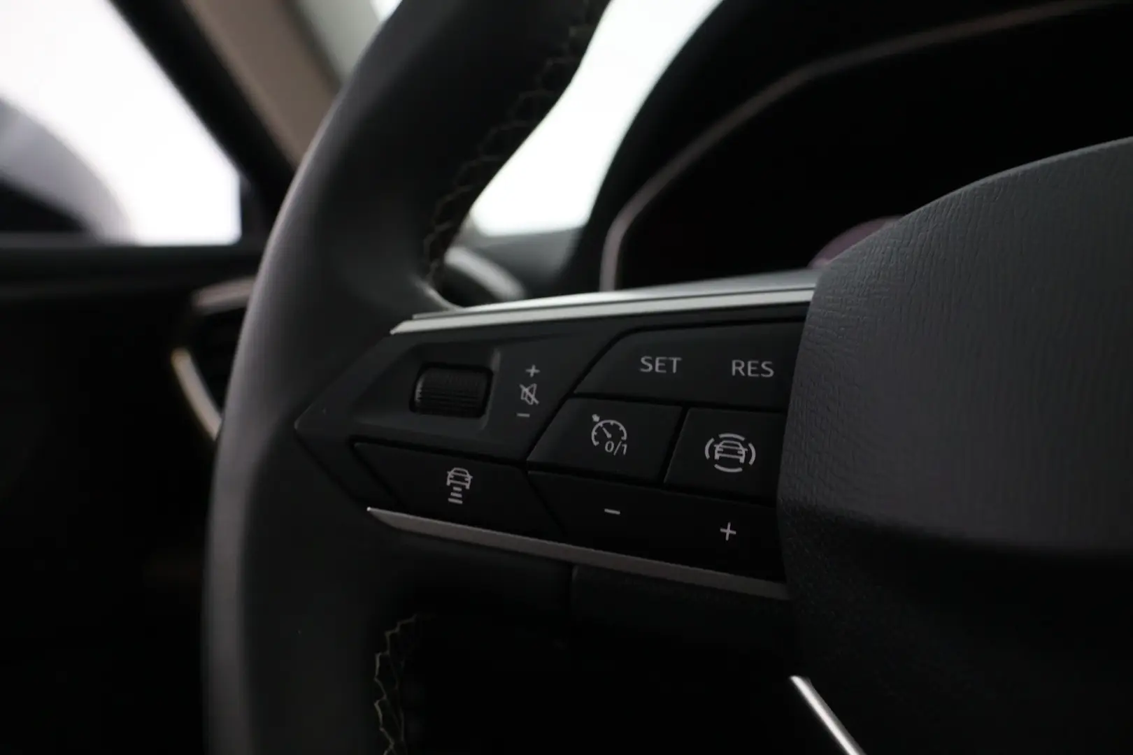 Car Image - IH8V3TXOStIvRNb2Syad6