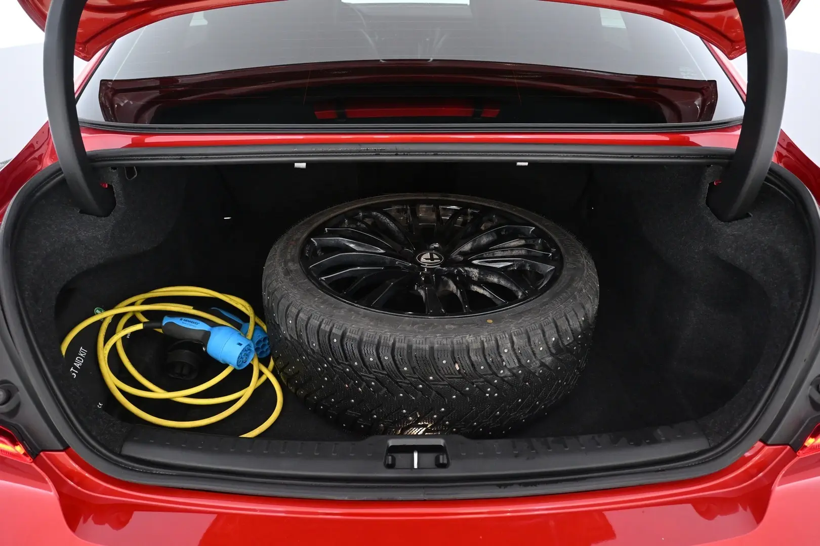 Car Image - 3mNxw8BAozKuqxZeckSQTz