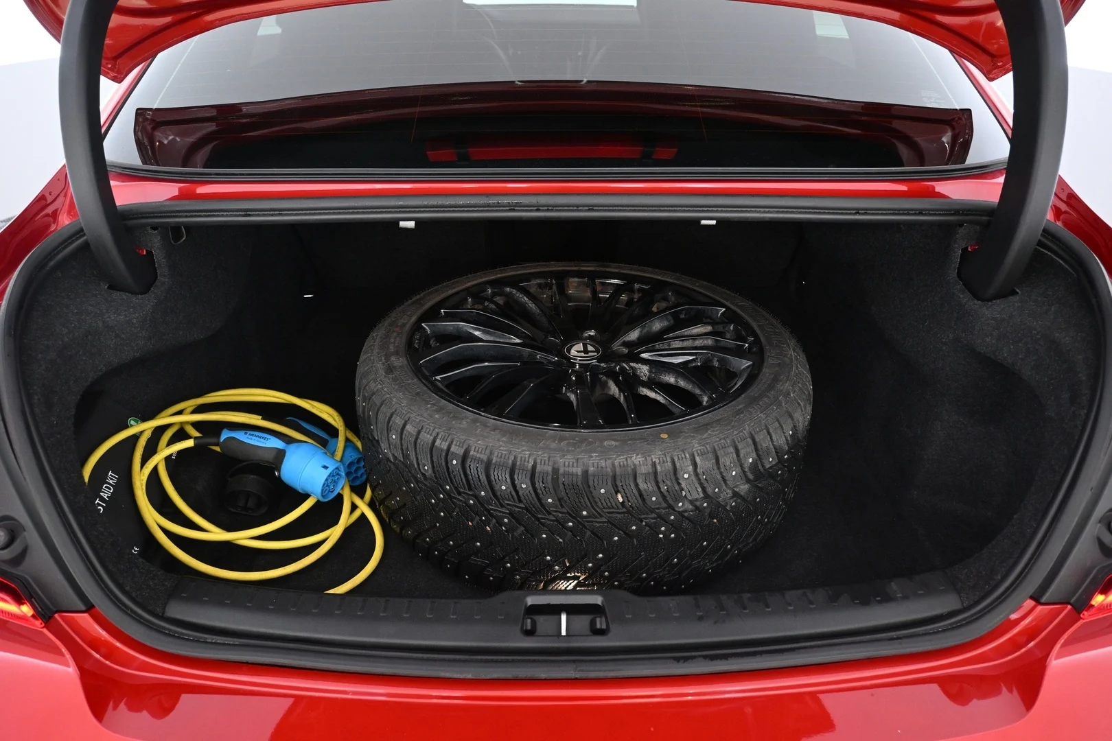 Car Image - 3mNxw8BAozKuqxZeckSQTz