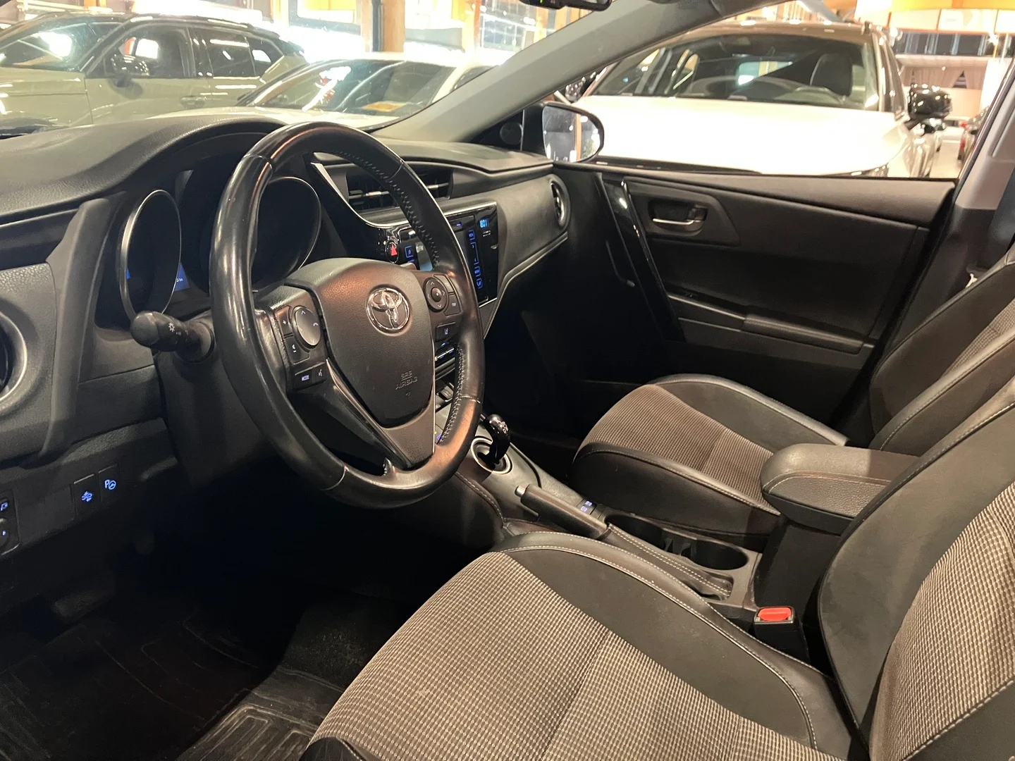 Car Image - 2Da5dn5oBneMDX8jn6gEsA
