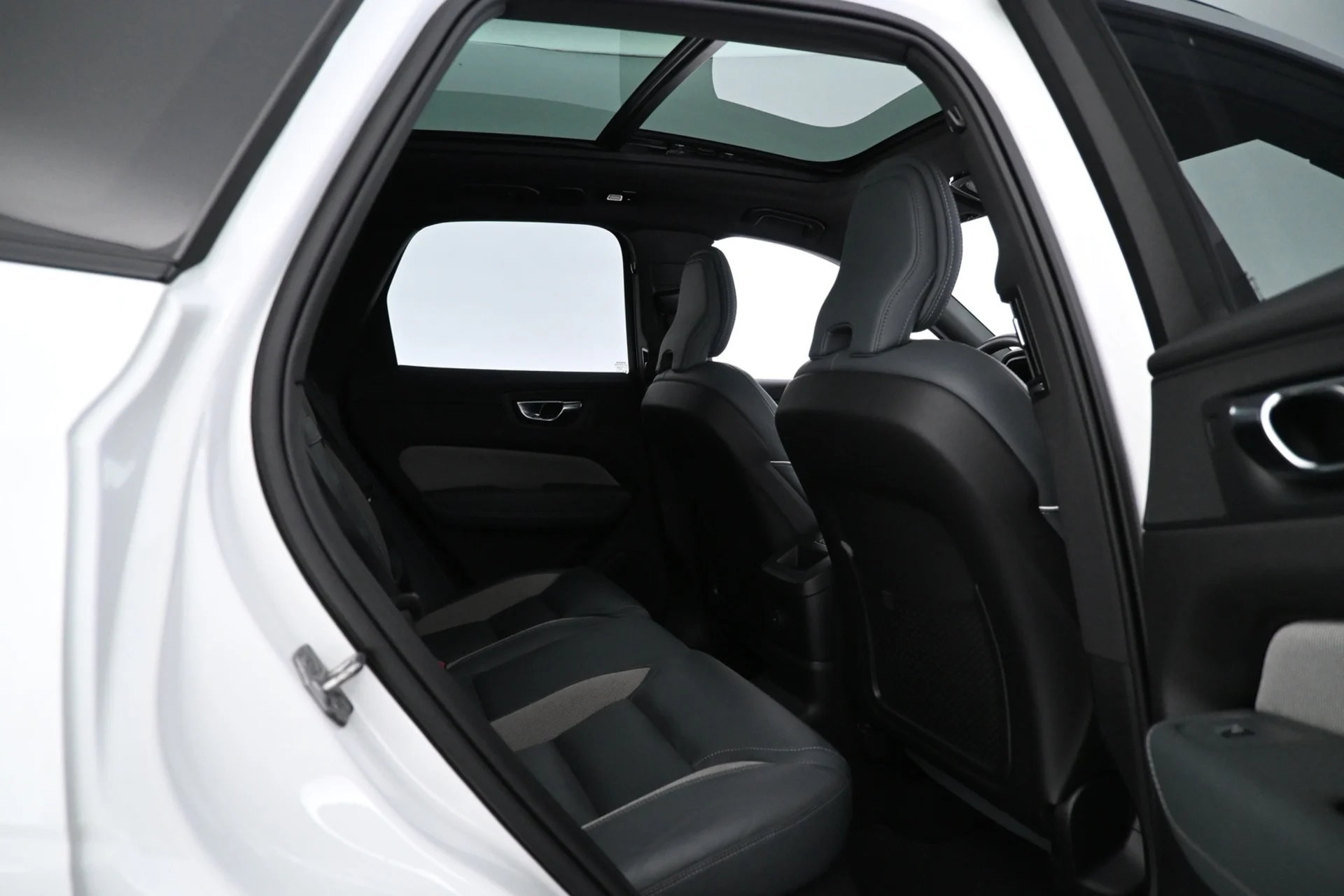 Car Image - 4LNRrA6vgtepW90o9H7vlx