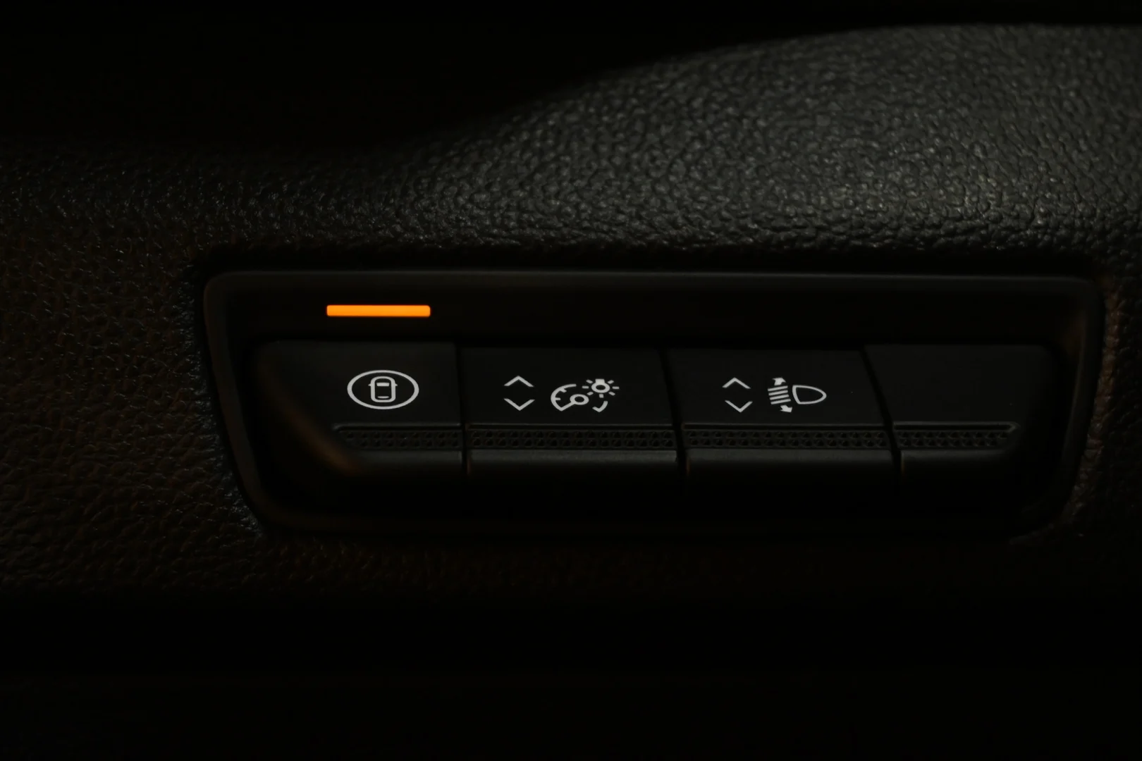Car Image - l5oU9RhnTTcONWebnu87U