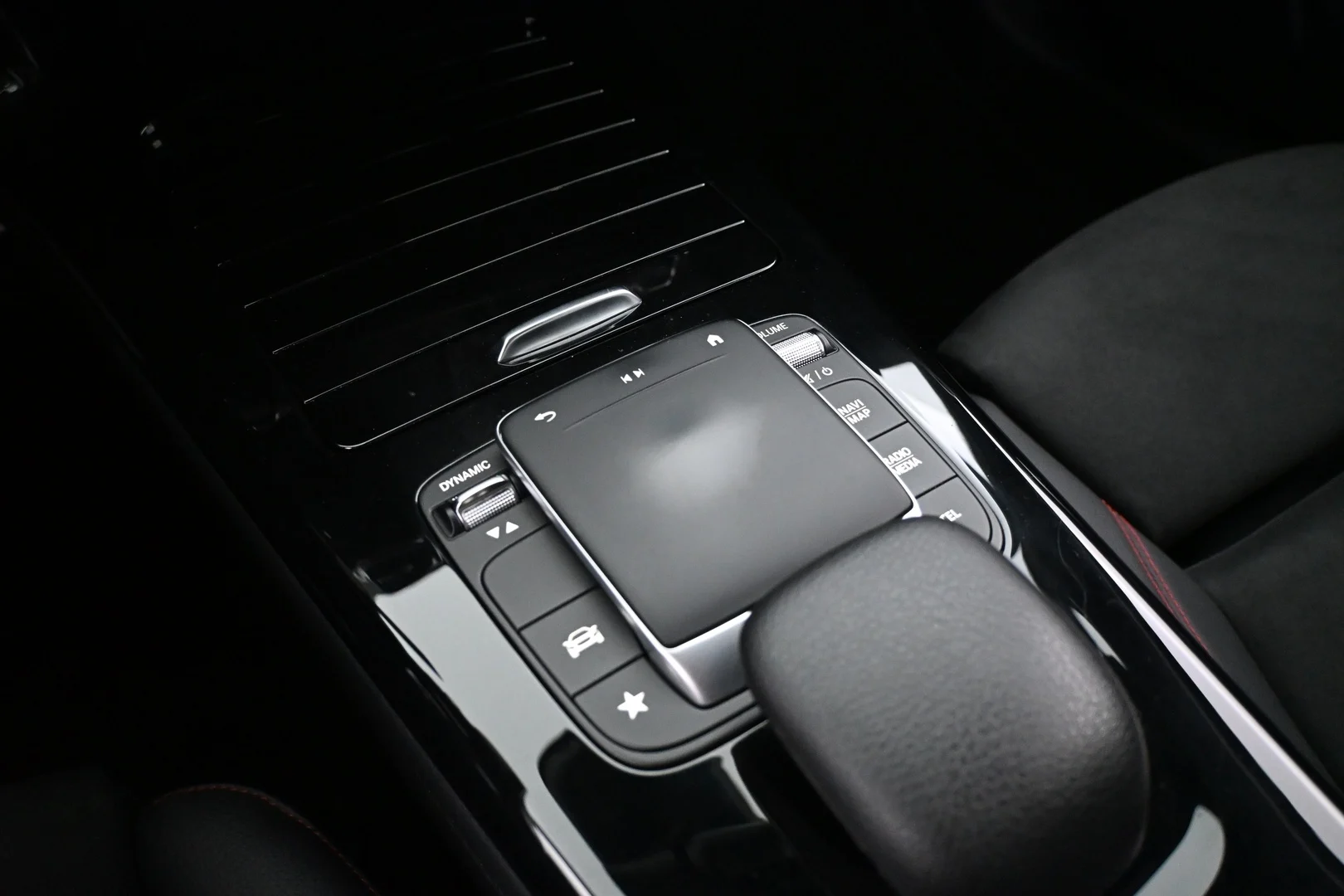 Car Image - O8CbNdHjqIHxYOIkIdSQe