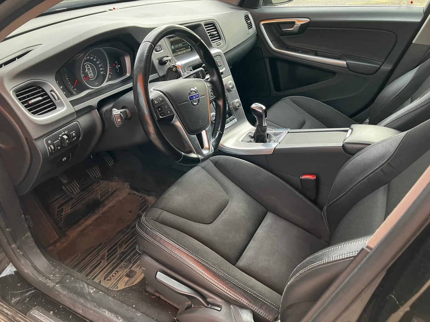 Car Image - xCn8suA2eBqqSjprAaUVi