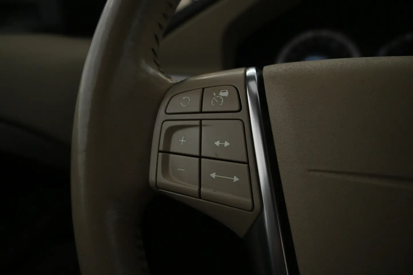 Car Image - R2KSfvElTjb00cxCRcUvg