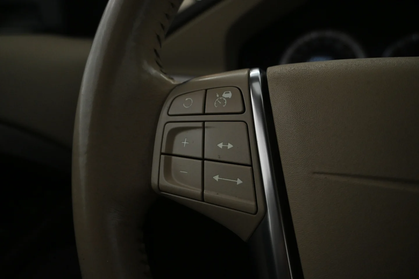 Car Image - R2KSfvElTjb00cxCRcUvg