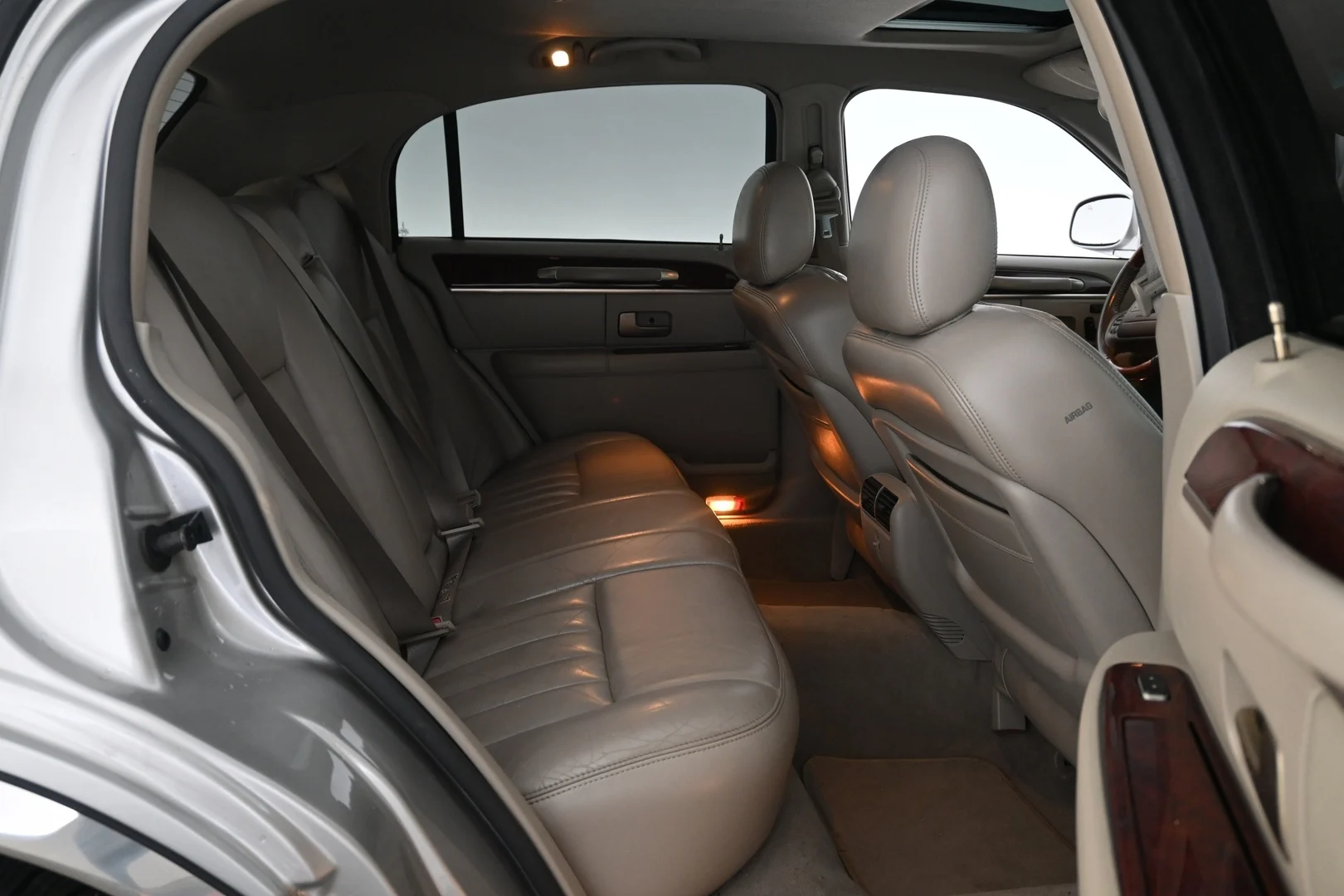 Car Image - 5VwifUGeeP45MUe8clfRP4
