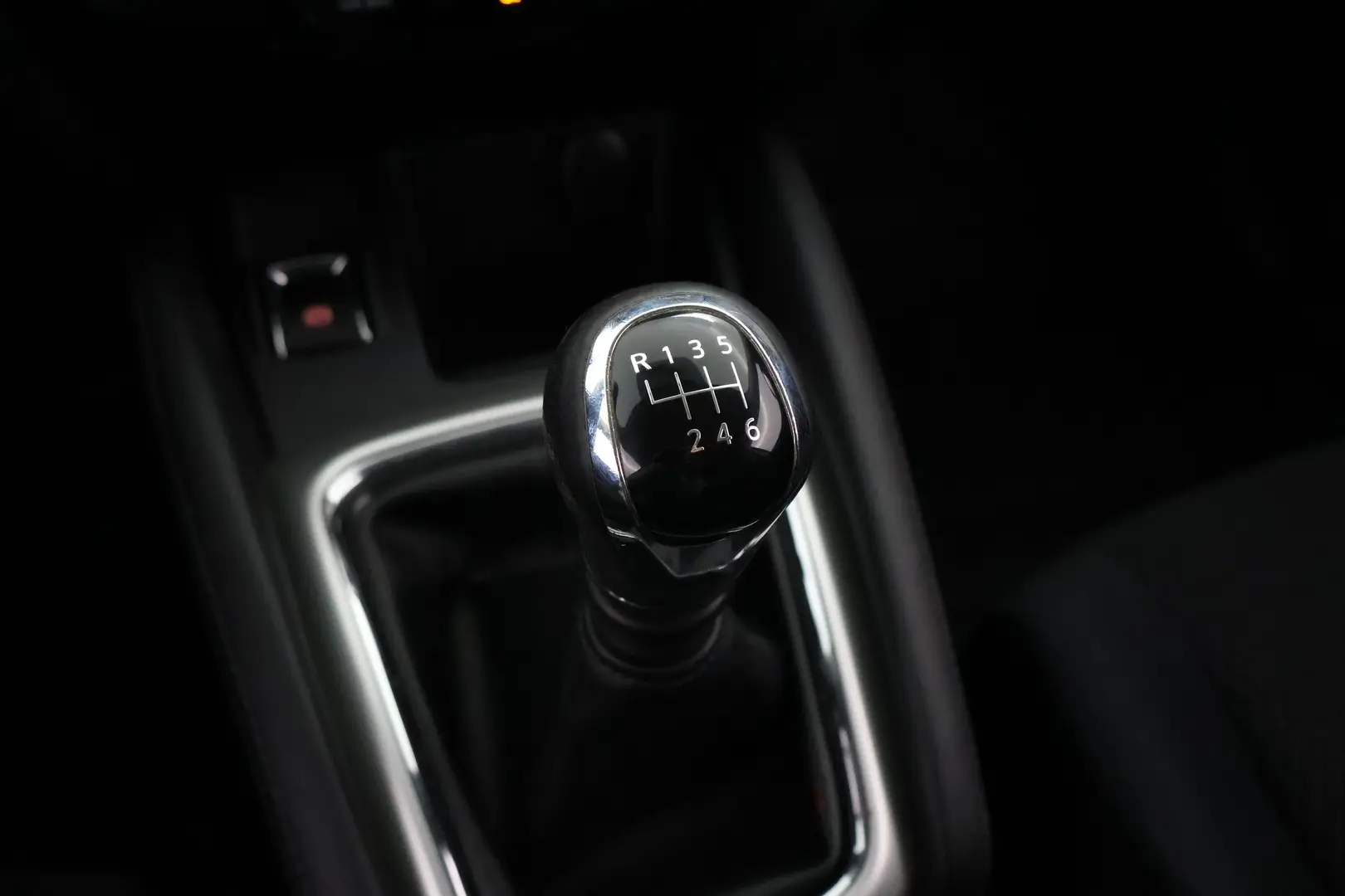 Car Image - 4V3EjnePG7LVuG1aPyBs5t