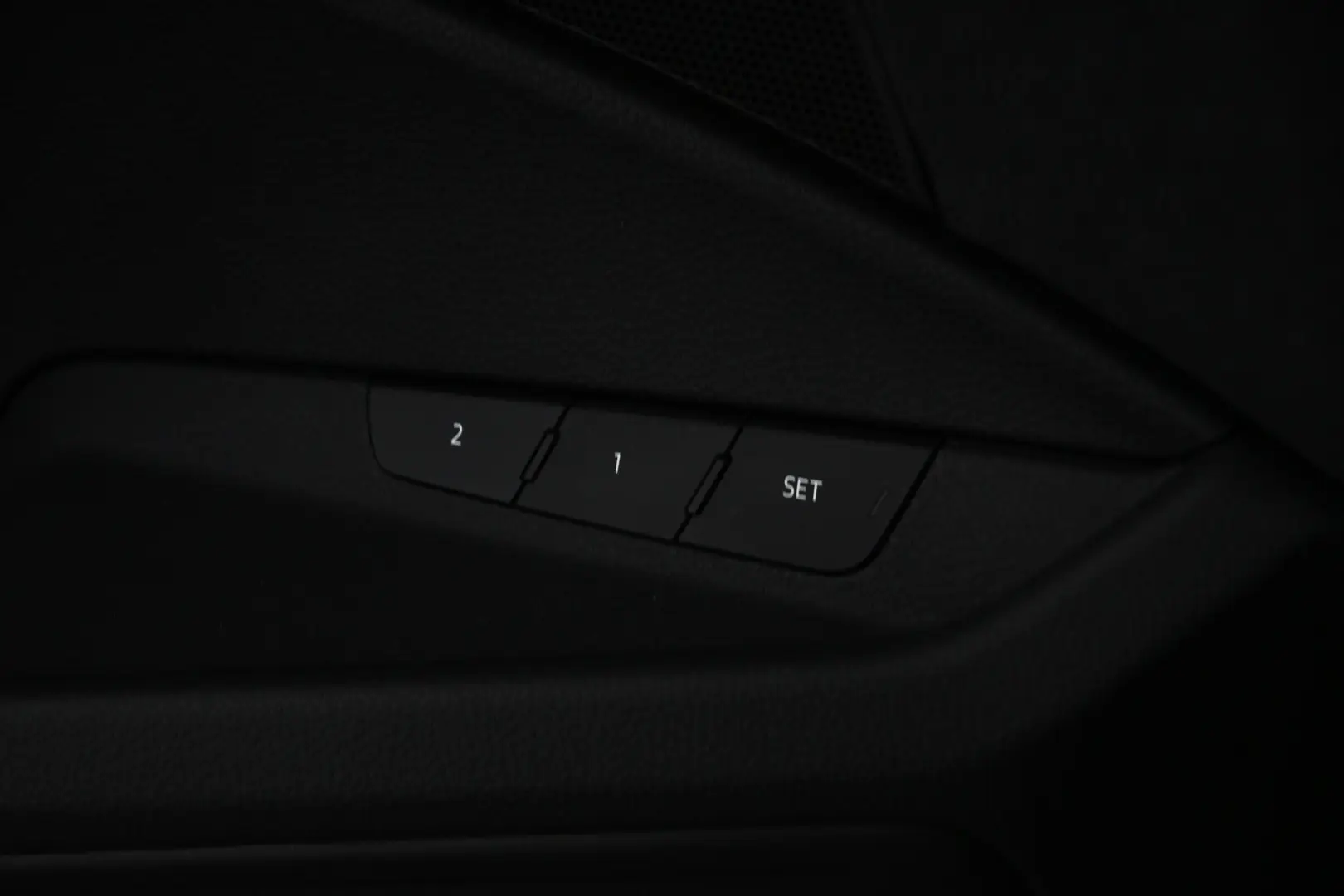 Car Image - 3A49QndwdEEC2yBbmC90lx