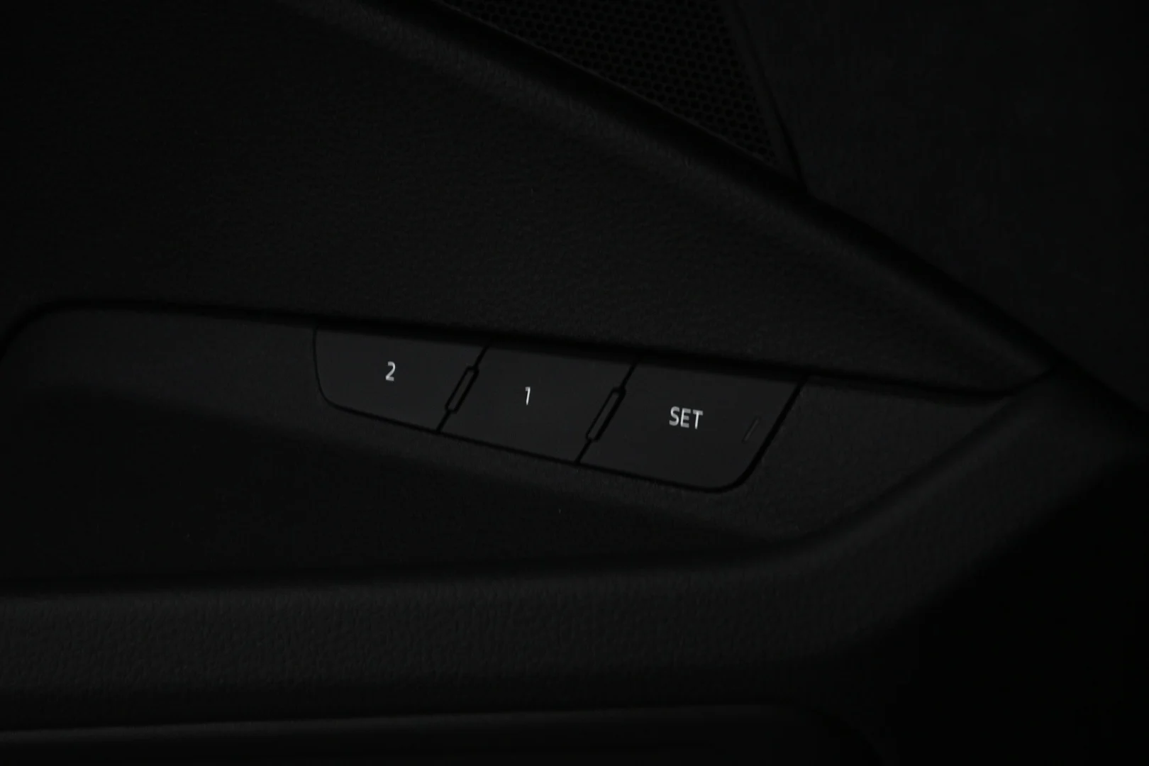 Car Image - 3A49QndwdEEC2yBbmC90lx