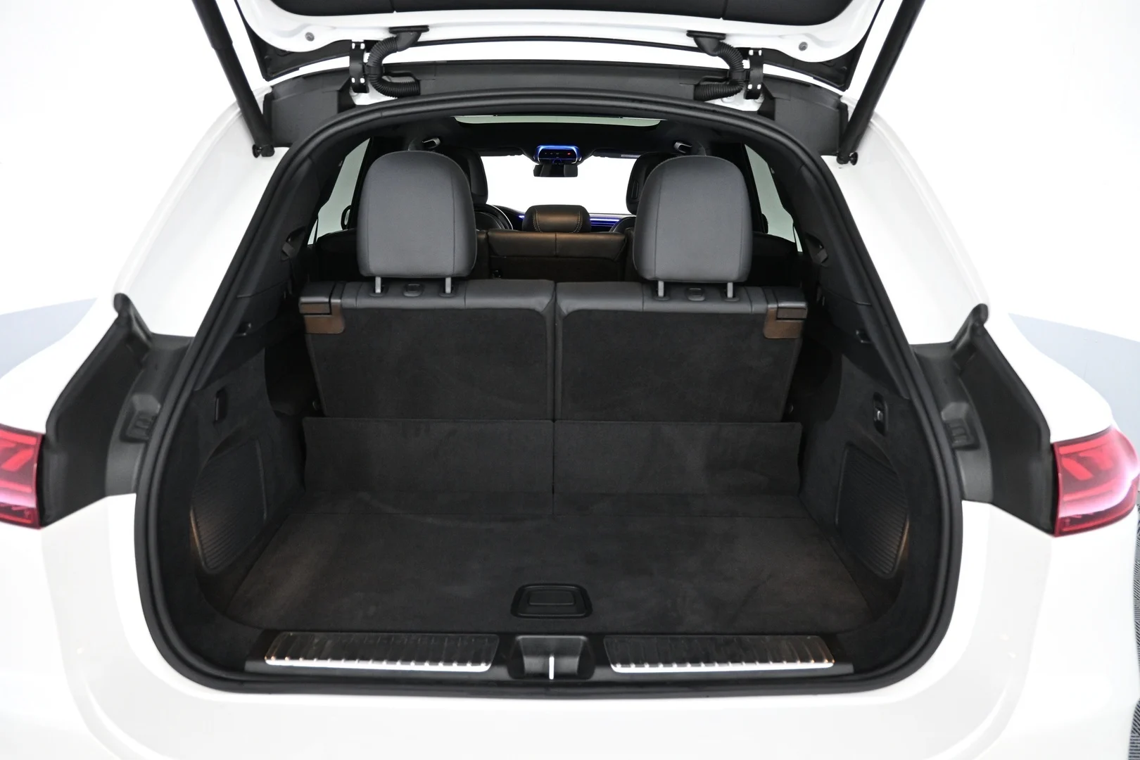 Car Image - LaMzhbgeoQWiXuBElljDU