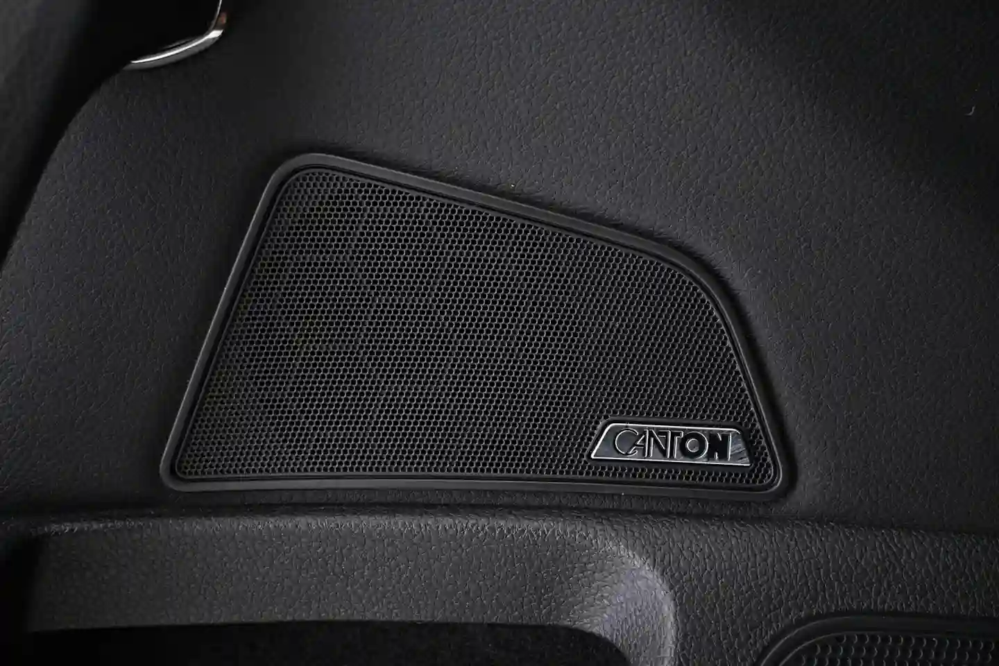 Car Image - yoWYJ7bbNn3bSf7Qz4j5T