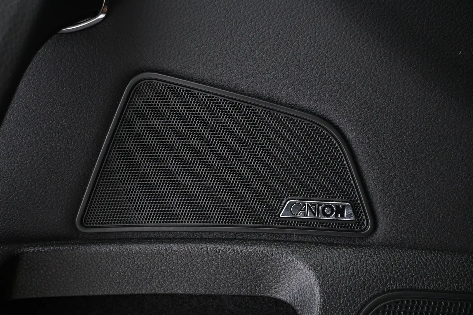 Car Image - yoWYJ7bbNn3bSf7Qz4j5T