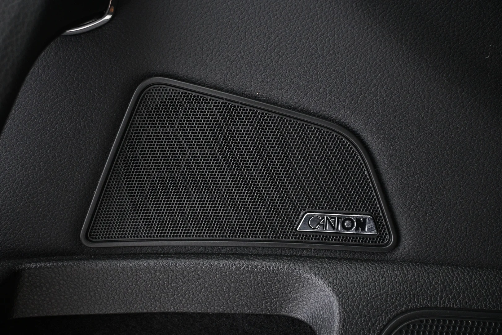 Car Image - yoWYJ7bbNn3bSf7Qz4j5T