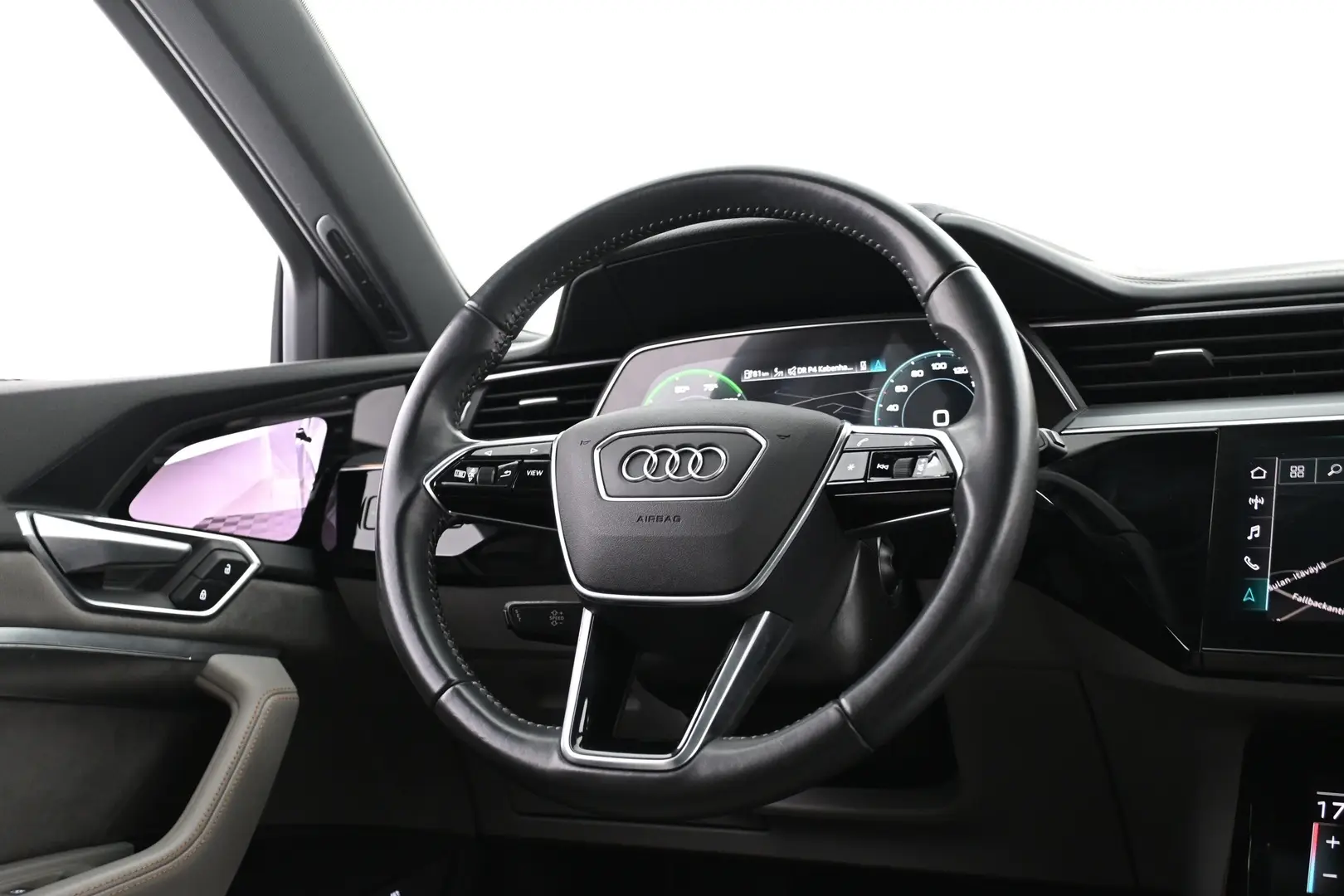 Car Image - 5tI86P4IYCglB5Gz8T0IeF