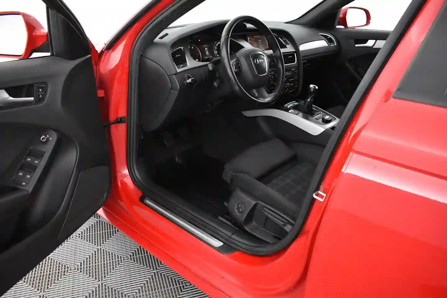 Car Image - 2jbcMh9pxuUbXjbrXkRy8N