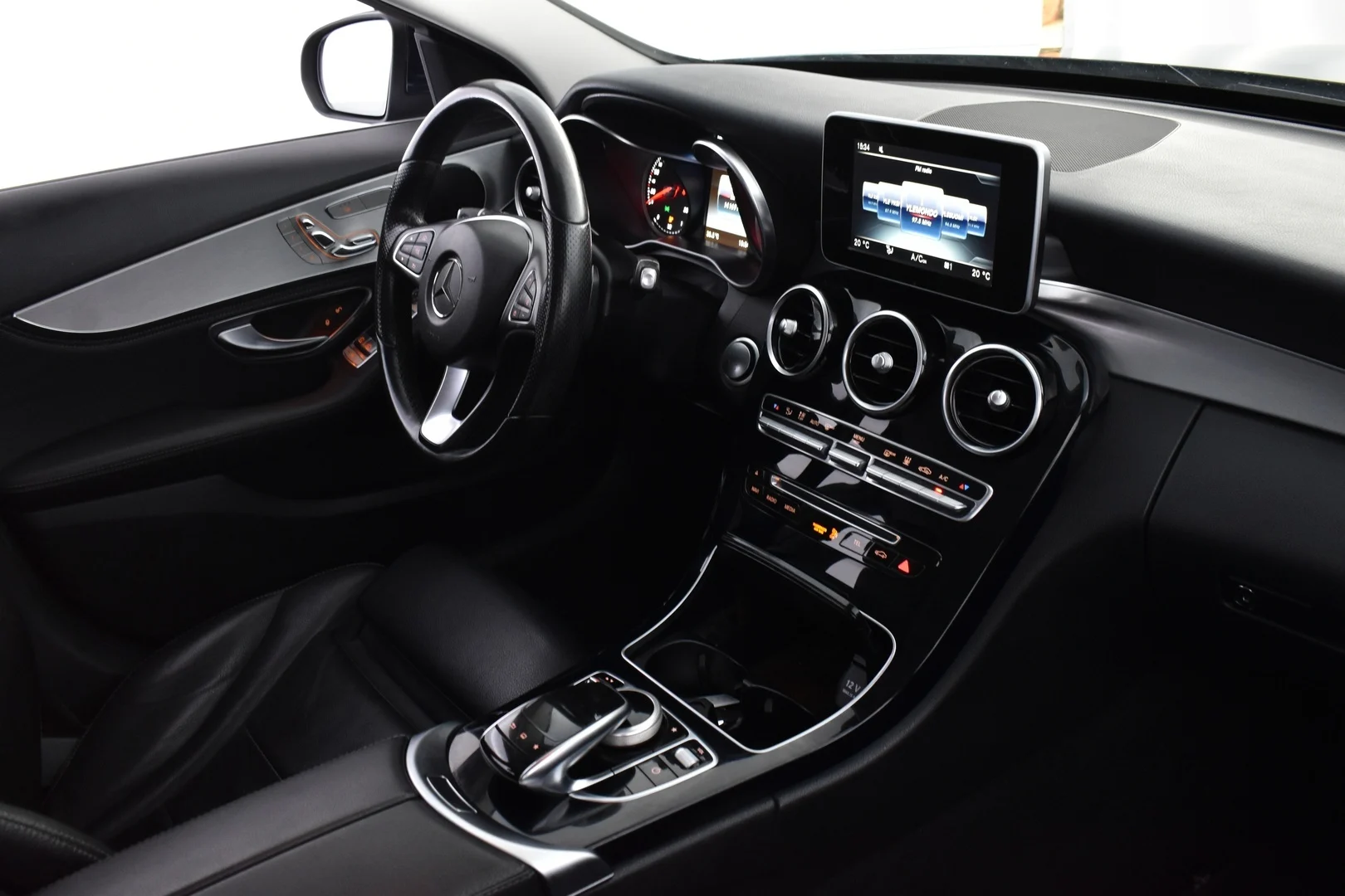 Car Image - fdYMz0F5bmh7Q1qhN8pMe