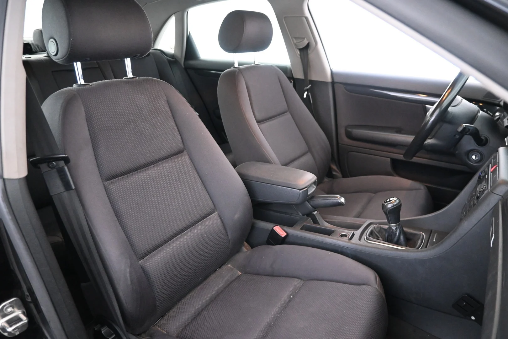 Car Image - 4Q8bcLhtwGCd83V8gUS0Zo