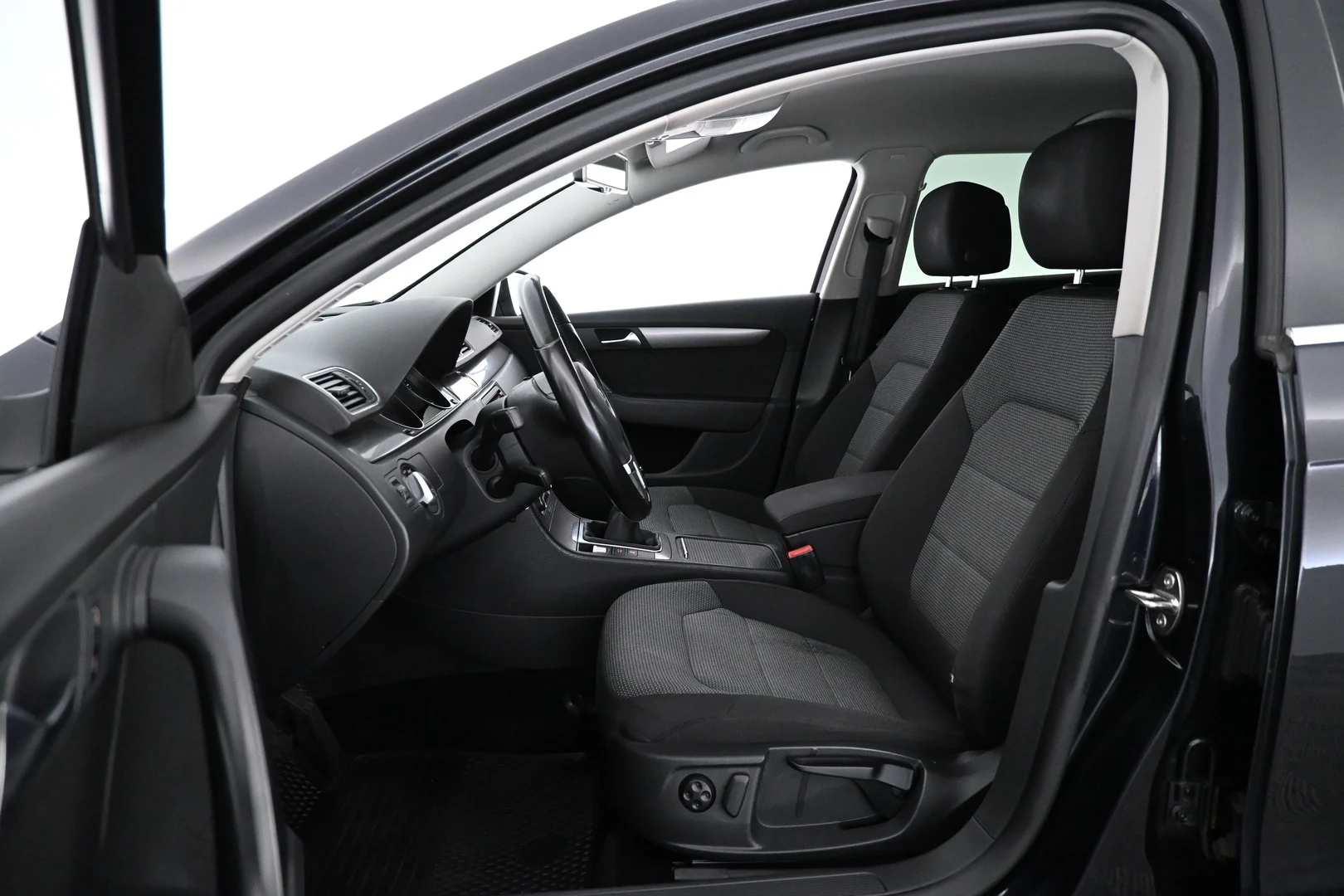 Car Image - 4ADE0O1Ah8KZHZ8MbdGVoC