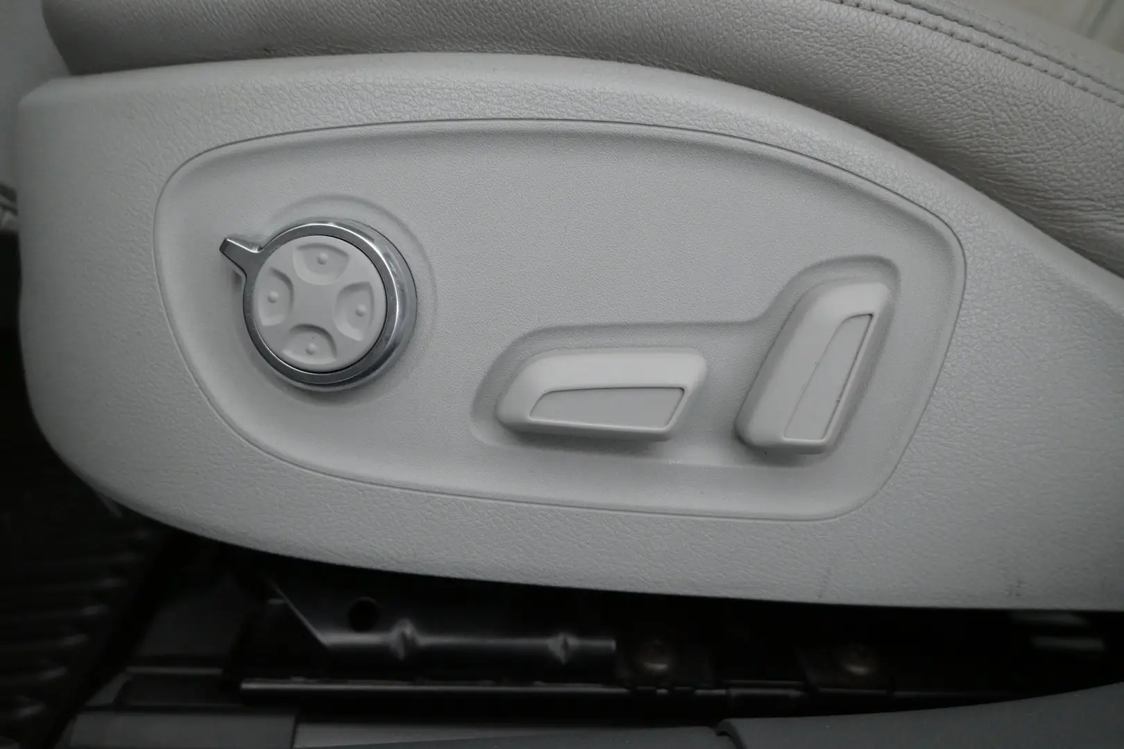 Car Image - 2U8dq7004scxgrffprvUAM