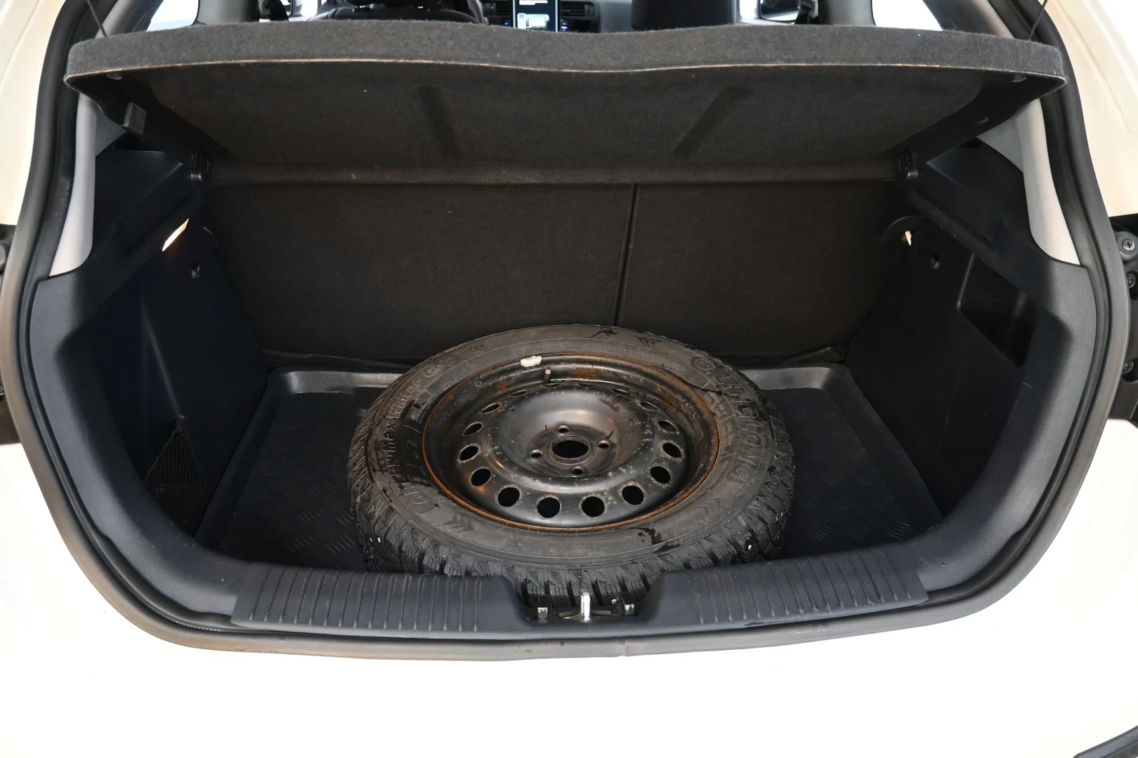 Car Image - ZUdfaHKnE8dPb2IS2j6w1
